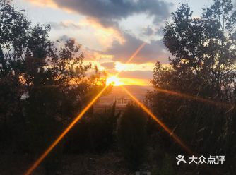 跟朋友一起开车自驾来到祖先的英山革命烈士陵园扫墓祭祖