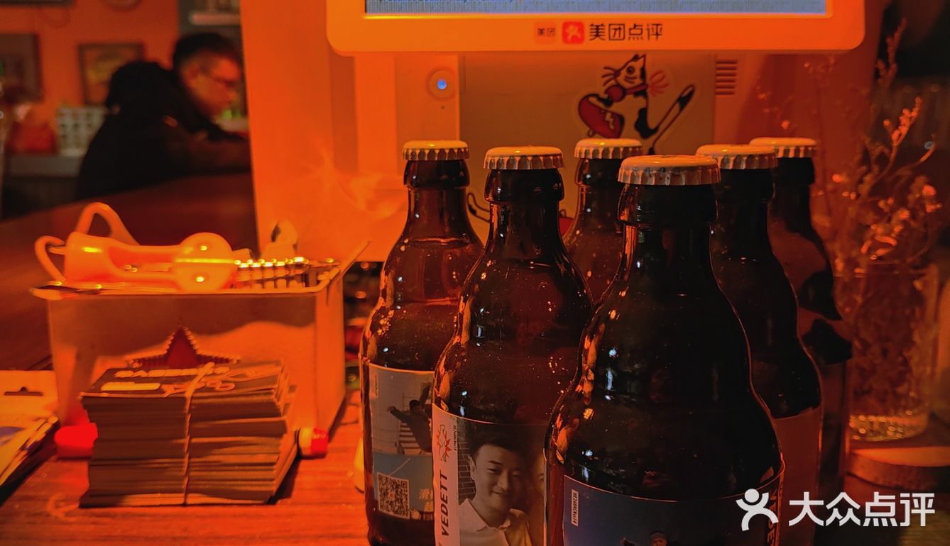 环境超棒的一家西式餐吧