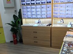 -天空之镜眼镜店蔡司依视路配镜授权零售店(望京颐堤港店)