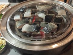 -围炉肉舍•炭烤活鳗•丹东海鲜烤肉(步行街店)