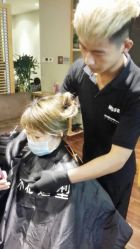 助理小勇给我染发-木北造型