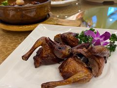 脆皮玻璃乳鸽-峰少印宴·私房菜·生猛海鲜·地道水乡菜(万江店)