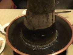 -洞庭洲·防空洞火锅·烧烤·铜锅涮肉(新百广场店)