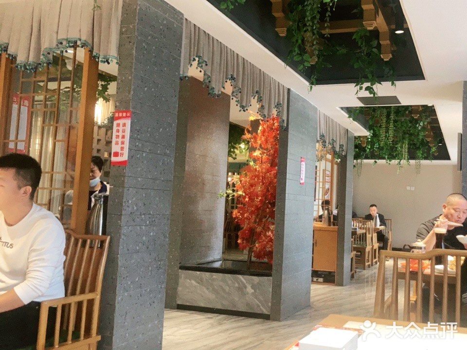 淮河路步行街36年老店不倒翁