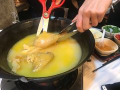 -鲜入围煮花胶鸡海鲜火锅