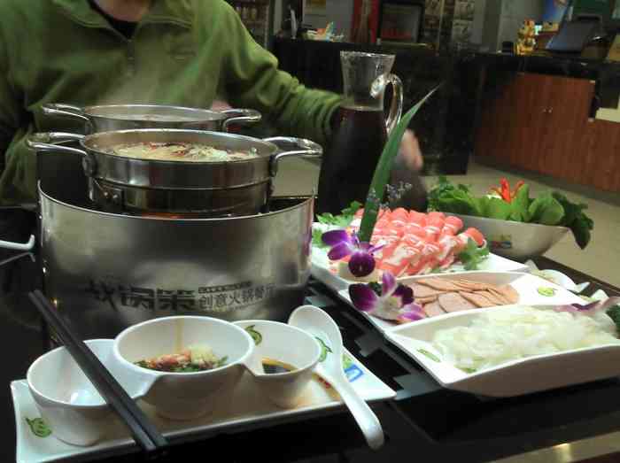 战锅策创意火锅餐厅(大差市万达店)-"东大街万达,刚开业,菜品6折,味道