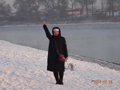 身后就是冒热气的松花江。-雾凇岛