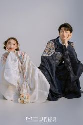 -现代经典婚纱摄影