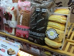 面包-全家便利店(梅园路店)