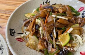 Stewed Pork Bone and Intestine Noodles
