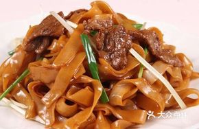 Guangdong Stir-Fried Rice Noodles with Vegetables