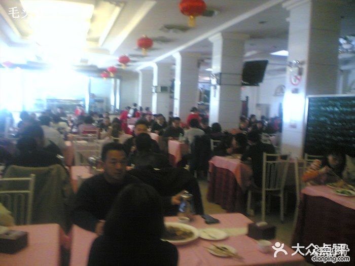 新疆饭庄大堂图片