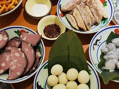 -刘姐啤酒鱼民族演艺餐厅(西街总店)