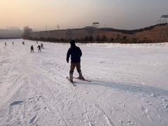 -采薇庄园四季滑雪场