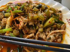 腌菜炒肉-瑞丰园庭院餐厅·白族传统家常菜