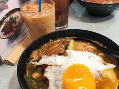 鸡翼肉眼颈煎蛋冬阴功米线-华嫂冰室(尖沙咀店)