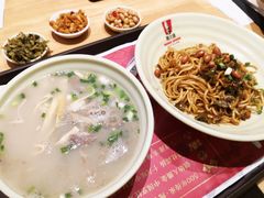 -熊大师牛羊粉(红谷凯旋店)