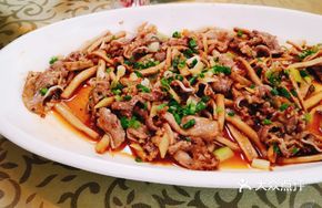 Steamed Beef with Tea Tree Mushroom