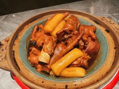 砂锅焗猪蹄凤爪-吕氏焗小鲜•花园餐厅(八大关店)