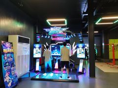 -极限PLAY运动娱乐新世界·团建派对潮玩休闲馆·室内蹦极高空游乐园