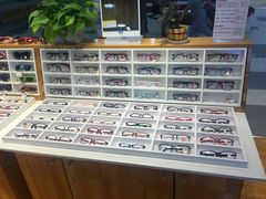 -MiRi眼镜连锁·蔡司·尼康控优点合作店(莘庄店)