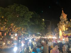 -周日夜市