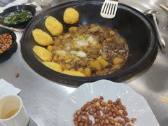-粘豆包柴火铁锅炖