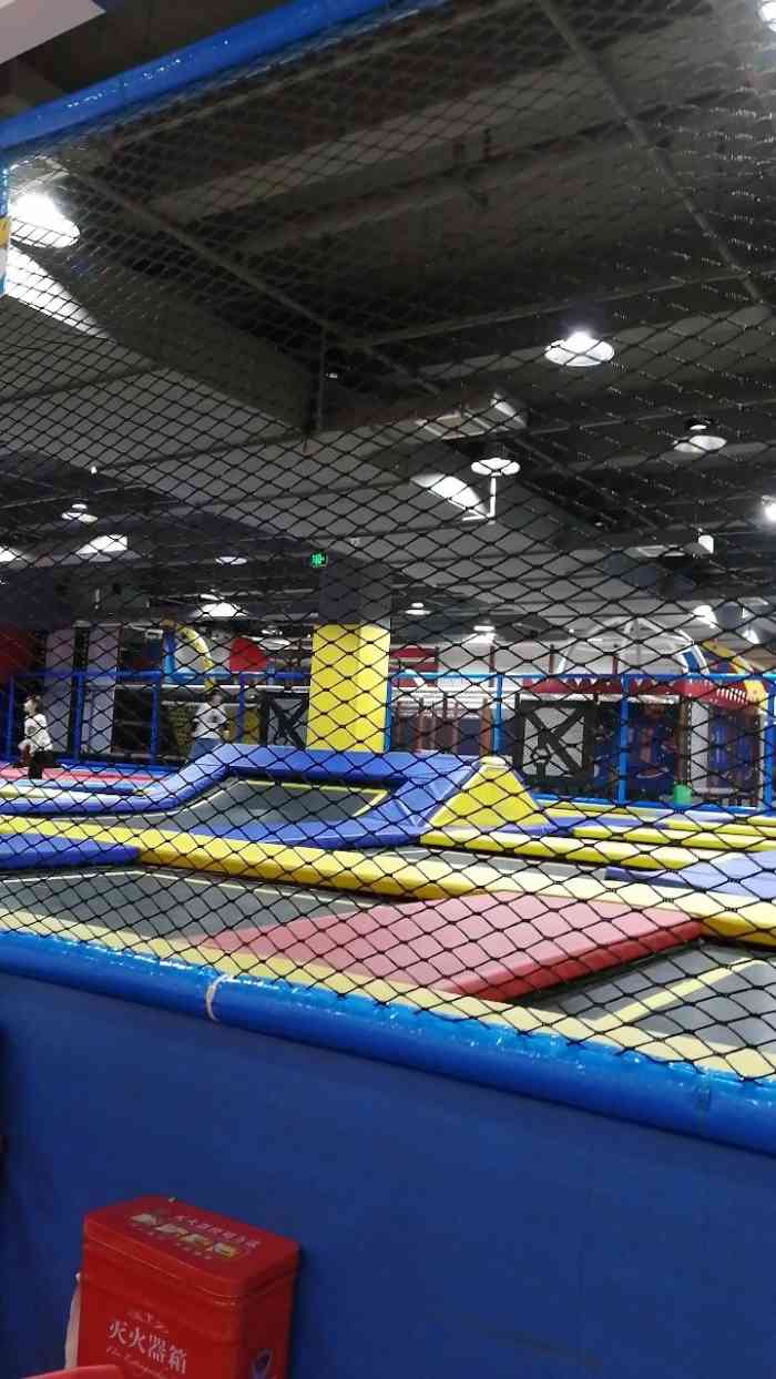 德贝尔蹦床俱乐部(保利mall店)-"【印象】场地较大 | 游玩项目丰富