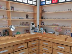 -豪门视光·星趣控·蔡司依视路眼镜代理商(中央大街店)