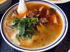 牛肉烩面-鱼鲜饭香·招牌汽锅剁椒鱼头王