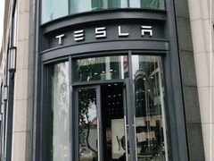 -TESLA 特斯拉(上海太古汇体验店)