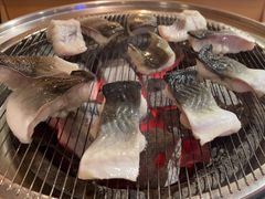 -围炉肉舍•炭烤活鳗•丹东海鲜烤肉(步行街店)