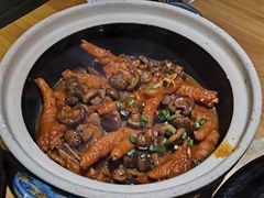 -帅巴人舅母子腊蹄民俗村