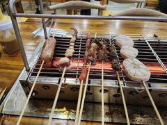 -哈尔滨小酒馆·鲜肉现穿自助烧烤(康新花园店)