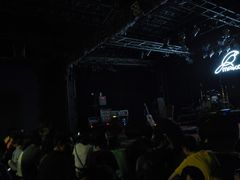 人头攒动的前排-麻雀瓦舍mako live house