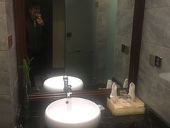 -红方格精致酒店(泸州金融中心万象汇店)