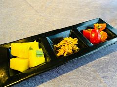-彩云天云南餐厅