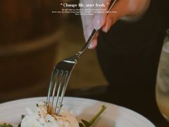 布拉塔奶酪配小番茄沙拉-羽深肉铺 Steak & Wine