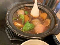 浓香牛腩砂煲米饭-卓粤拉肠(红庙店)