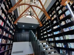 -钟书阁(松江泰晤士小镇店)