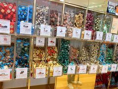 零售区-VENCHI 闻绮(上海佛罗伦萨小镇店)