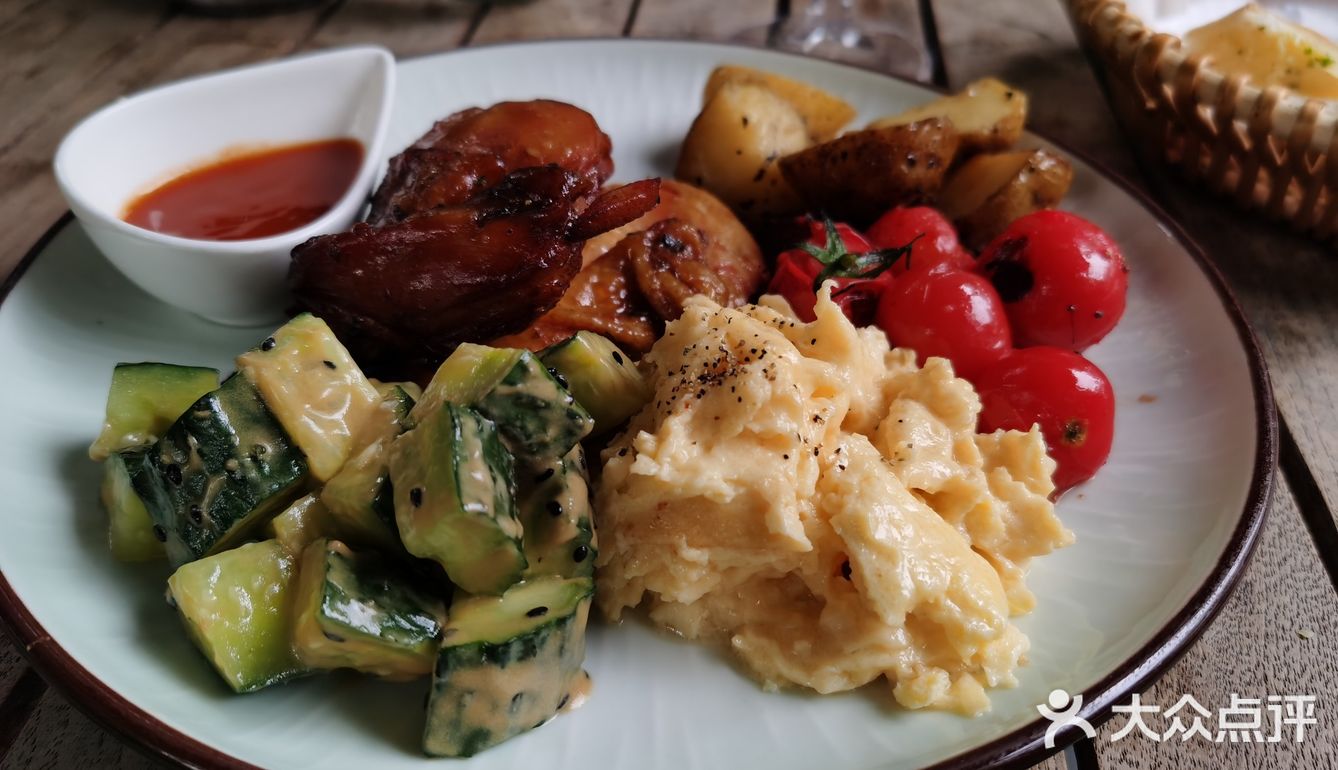 Garden brunch and Puppies Day!