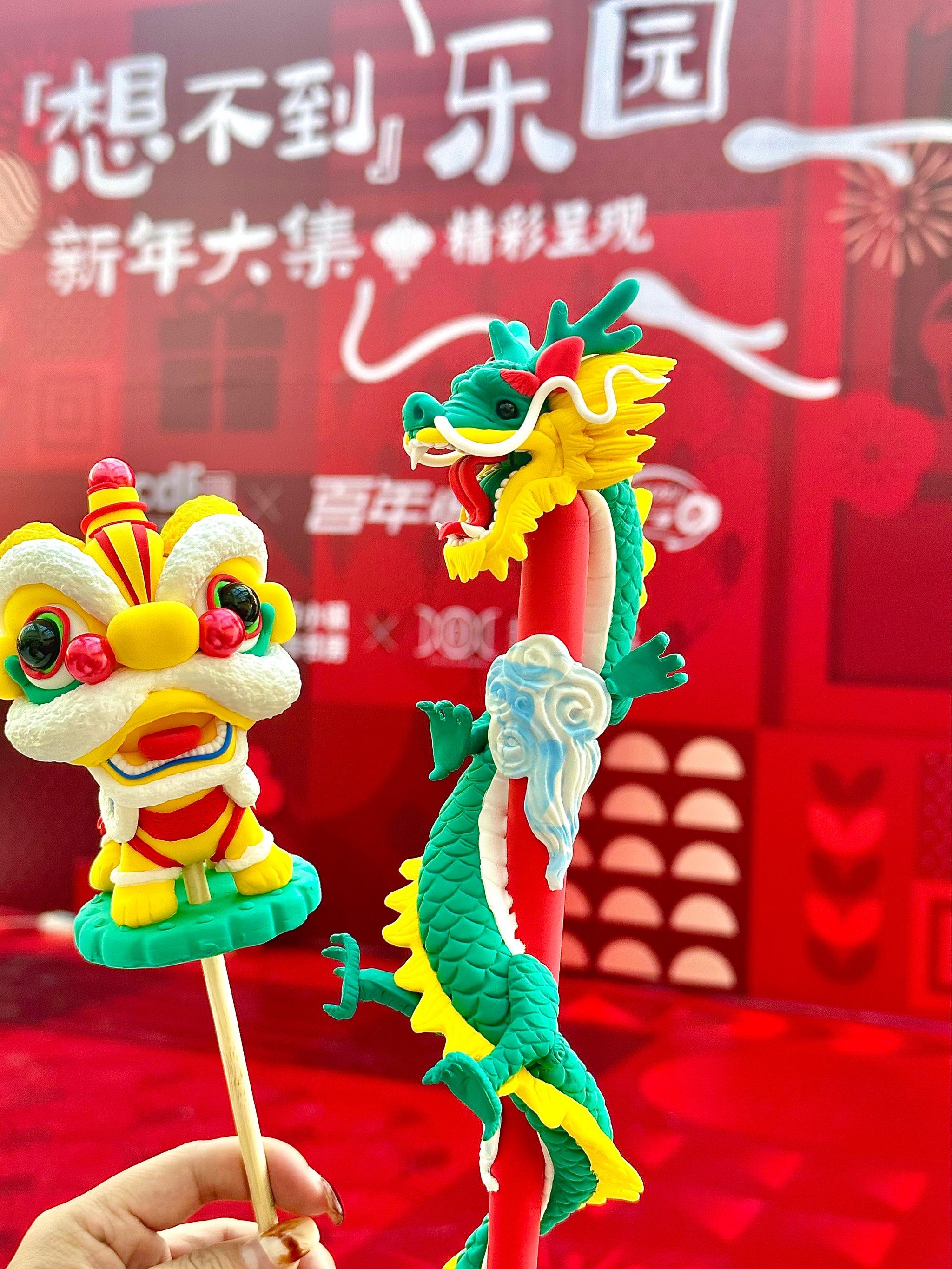 了丰富的新春元素
各种红色元素风搭配陈设
拍照打卡真的好出片!