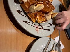 香蕉巧克力酱窝夫饼-Lia Cafe Bar Restaurant松山咖啡屋