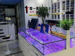-提一眼镜·蔡司·依视路(小寨店)