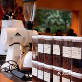 这家咖啡店的芝士蛋糕非常香浓实在！