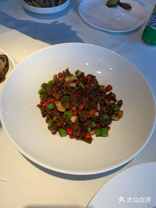 鱼乐轩·俄罗斯海鲜直供餐厅(群力店)小炒黄牛肉图片