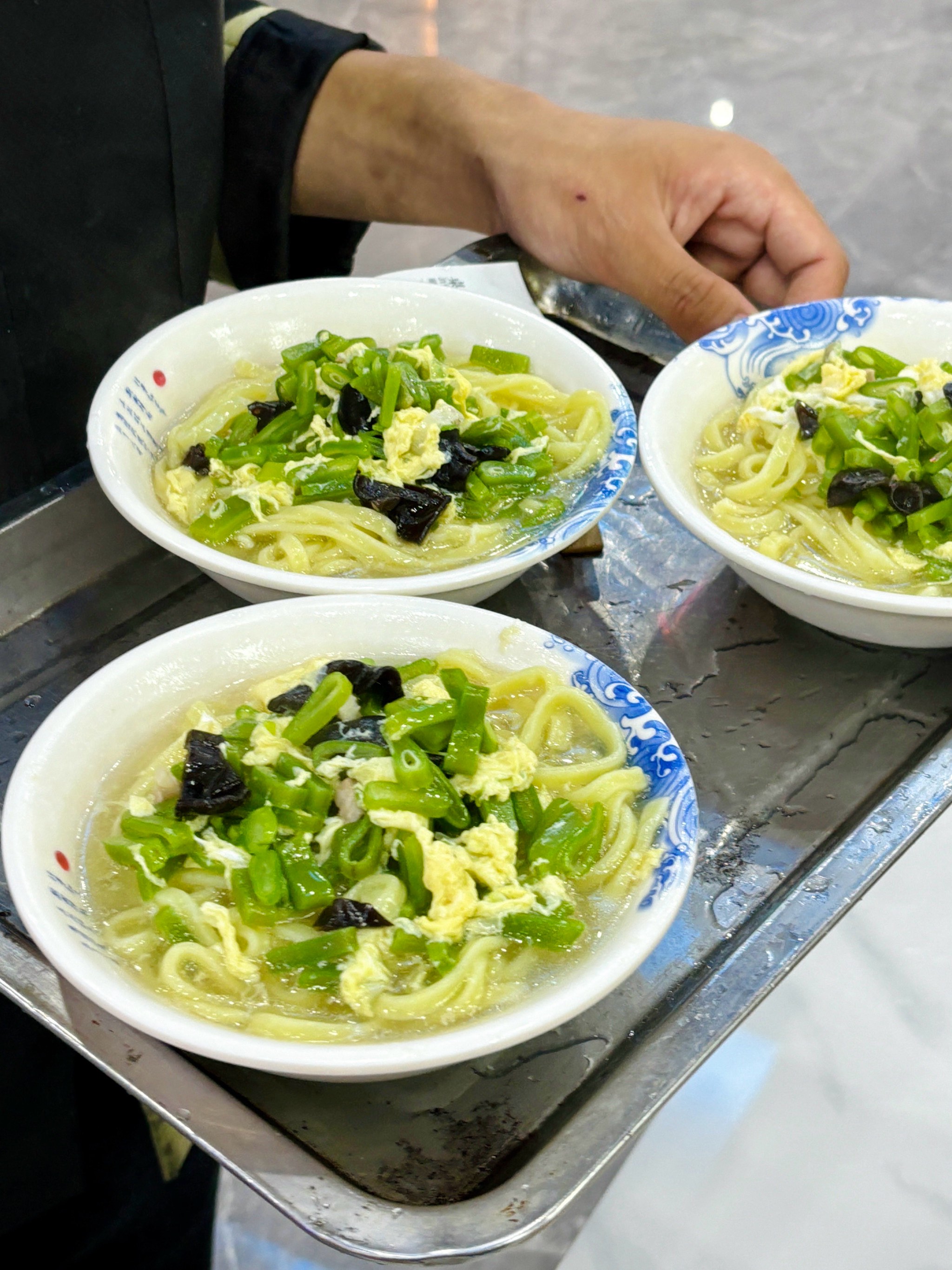 东北韭菜鸡蛋打卤面图片