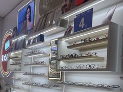 -美式眼镜·授权蔡司.依视路.尼康.豪雅.明月(南翔印象城店)