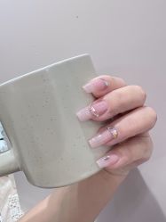 -花岐款式专研健康美甲沙龙